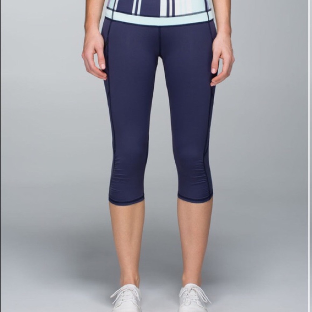 LULULEMON Run A Marathon Crop II in Cadet Blue NWT